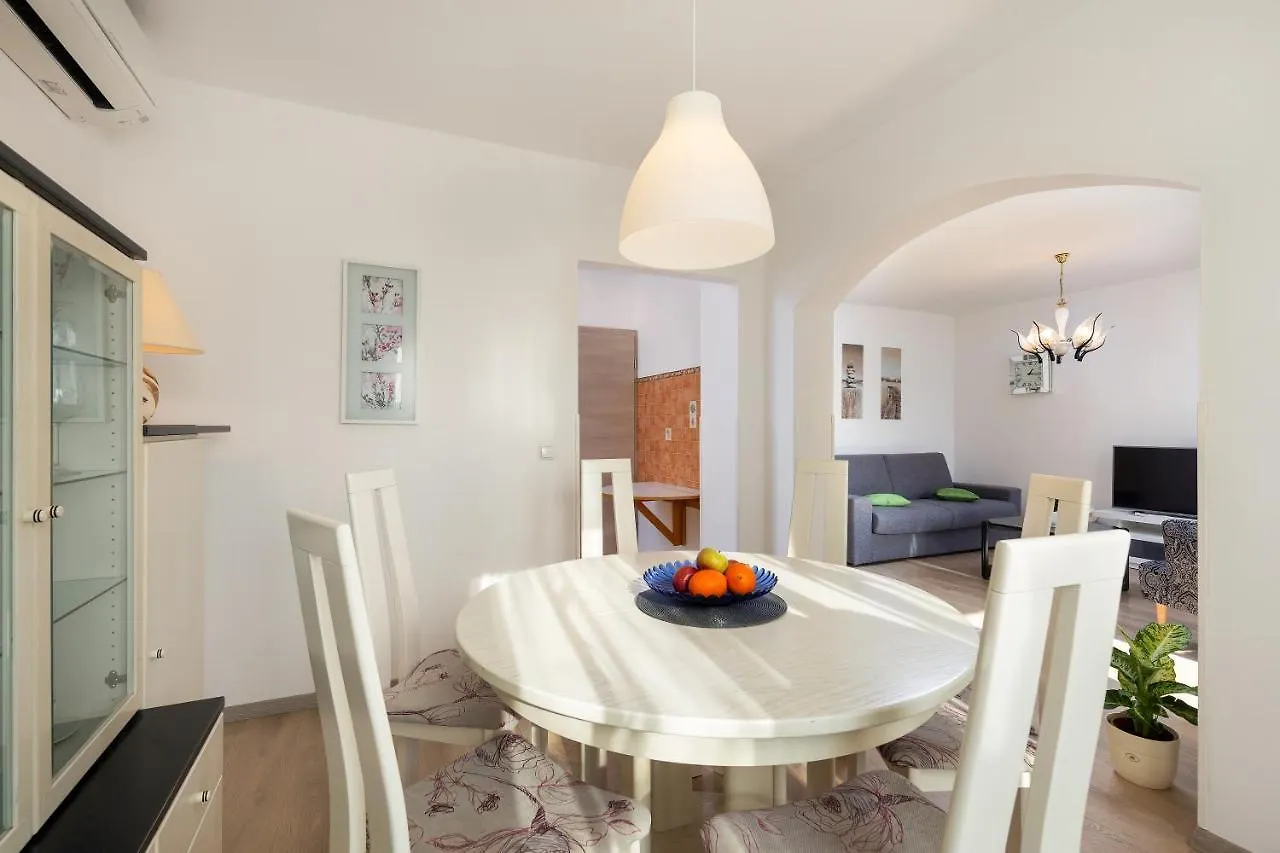 Apartment Viviana Pola 0*,  Croazia