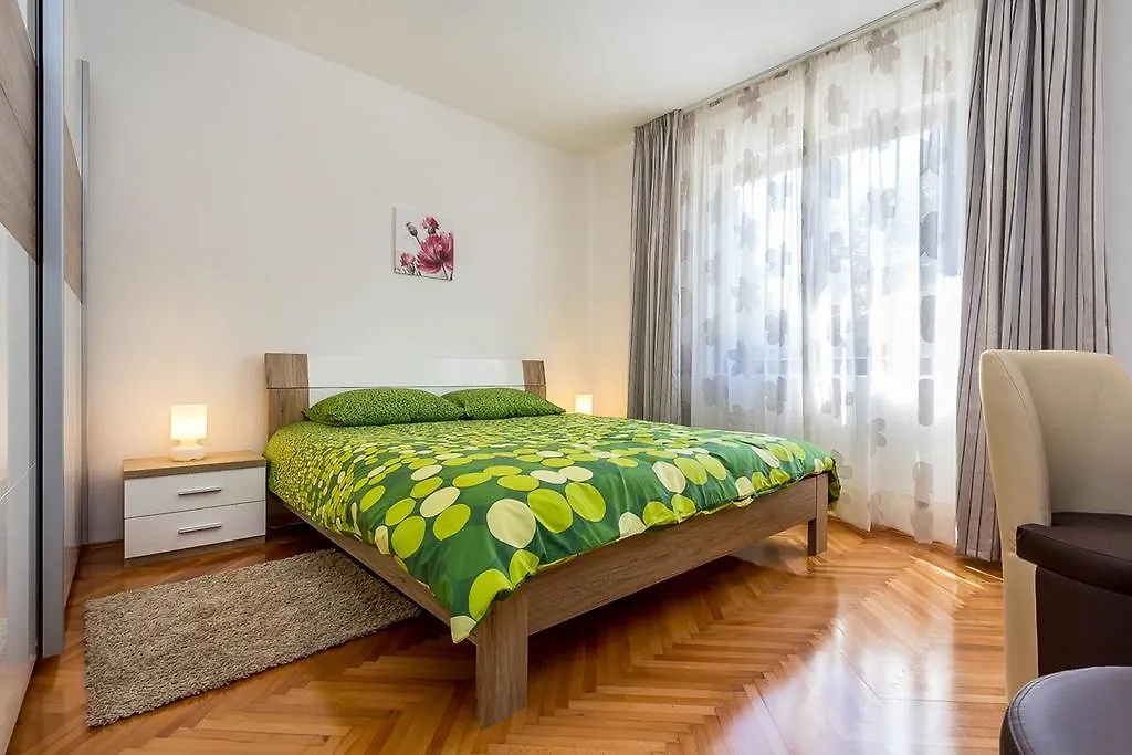 Apartment Viviana 普拉